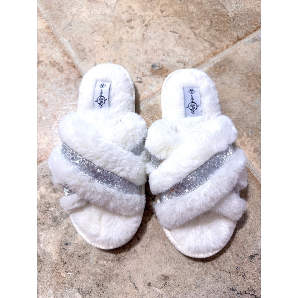 Sole Mates Comfy Fuzzy Womens White Faux Fur Criss Cross Slippers Size S 5/6‎